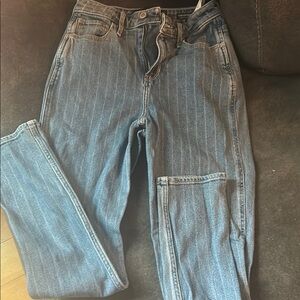 Hollister ultra high-rise mom  jeans size 3R L 27